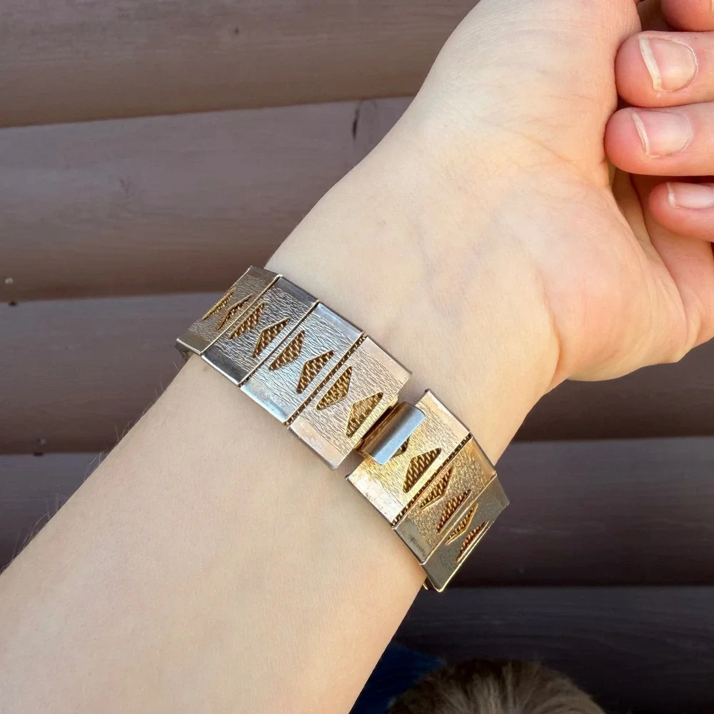 Vintage Panel Bracelet Womens‎ 7.5 Inch Gold Tone Geometric Textured Mesh Link